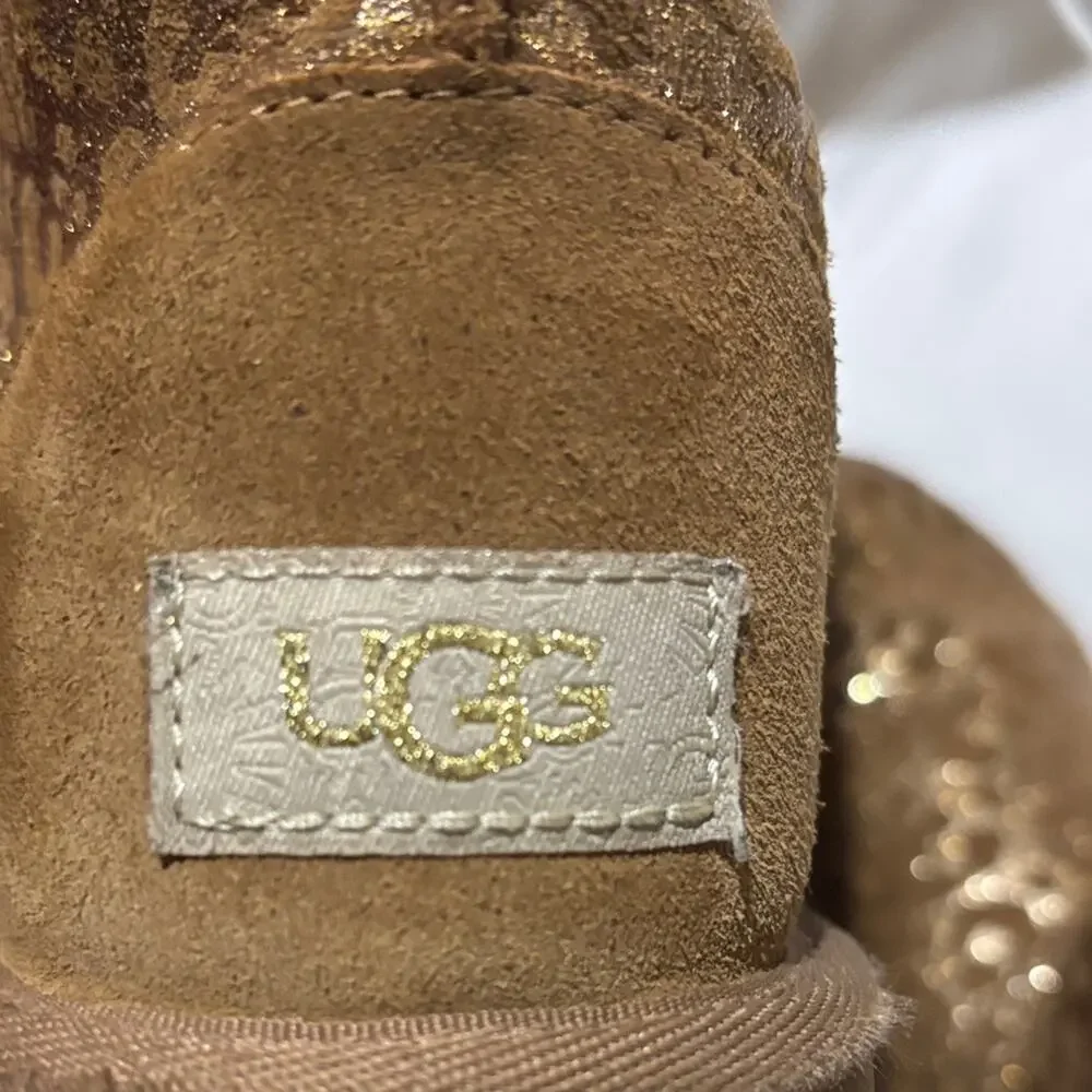UGG 3 Kids Classic II Sparkle Leopard Boots in ugg tan with gold accents euc